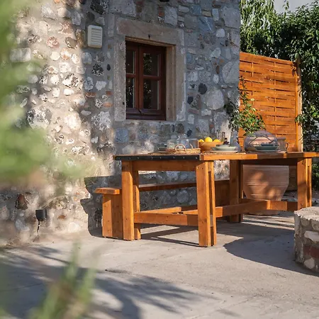 Pirgali Stone House * Ampavris