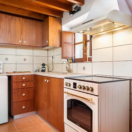 Pirgali Stone House 度假居 *